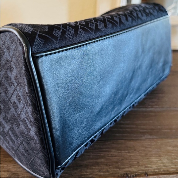 TOMMY HILFIGER BLACK BOWLER SATCHEL - Picture 5 of 7